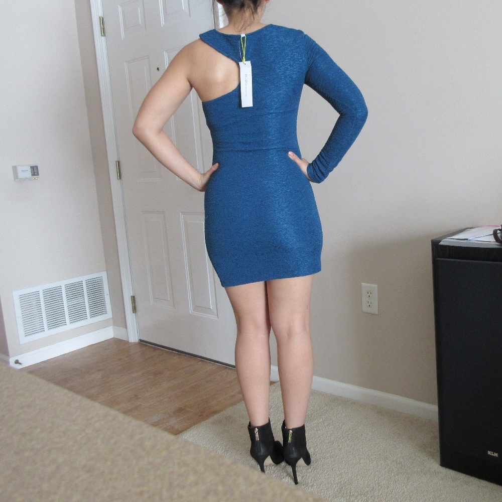 *SOLD* Bcbg bodycon one shoulder dress - Picture 2 of 6